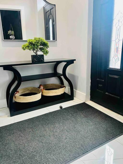 2 Bedroom Apartment, Close To Nyc & Downtown Jc! جيرسي سيتي المظهر الخارجي الصورة